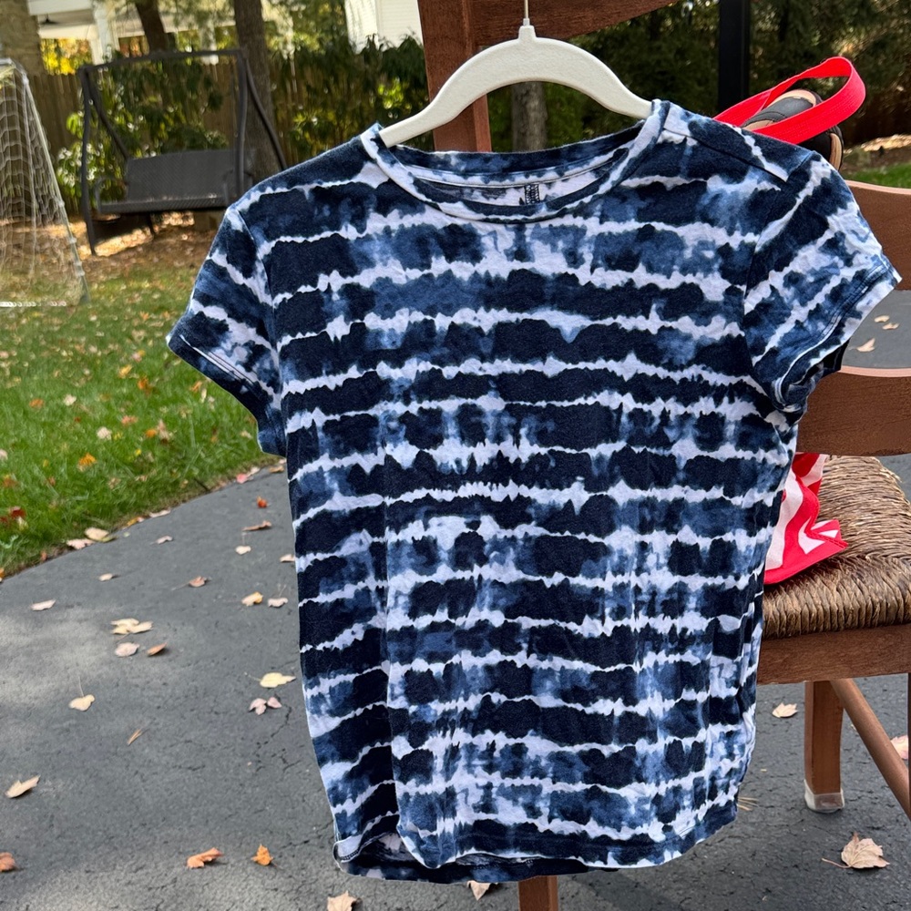 Athleta Navy and White Tie-Dye Short Sleeve Tee